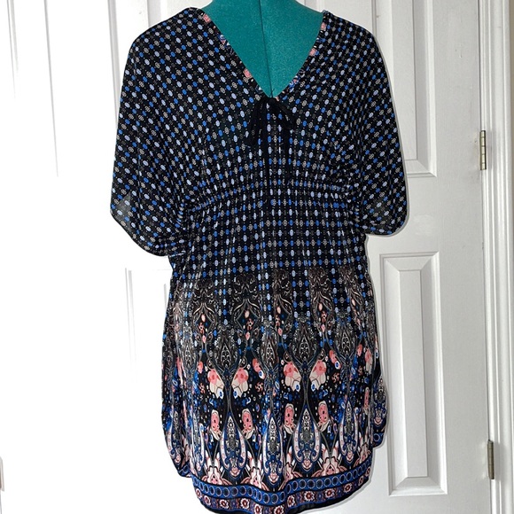 Beautiful beach cover up - Picture 1 of 7